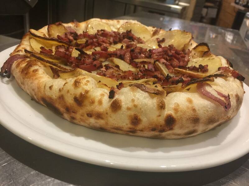 Le M Restaurant Pizzeria accepte les chiens à Vallon-Pont-d'Arc