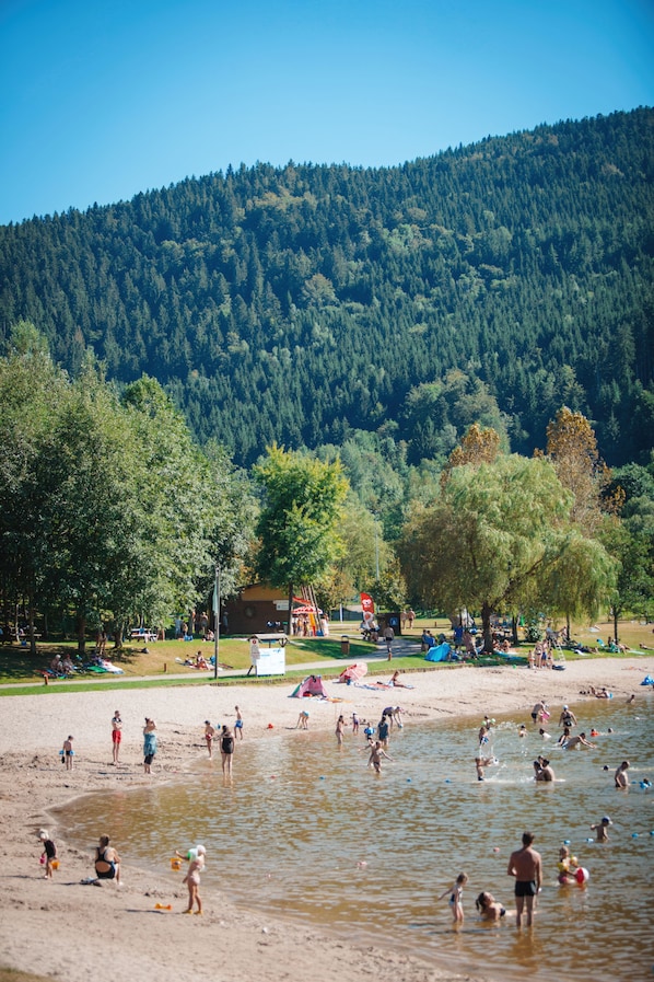 Base de Loisirs du Lac de la Moselotte accepte les chiens à Saulxures-sur-Moselotte