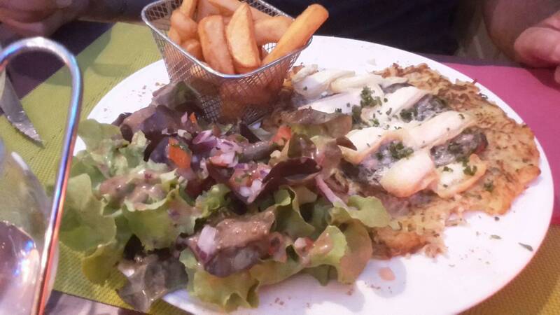 Ho He Hein Bon accepte les chiens à Vallon-Pont-d'Arc