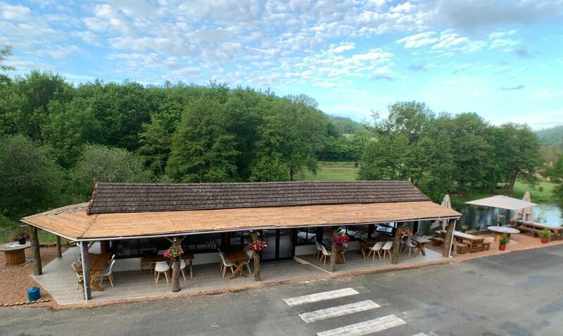 Les Roches Restaurant Et Chambres D'hôtes accepte les chiens à Servant