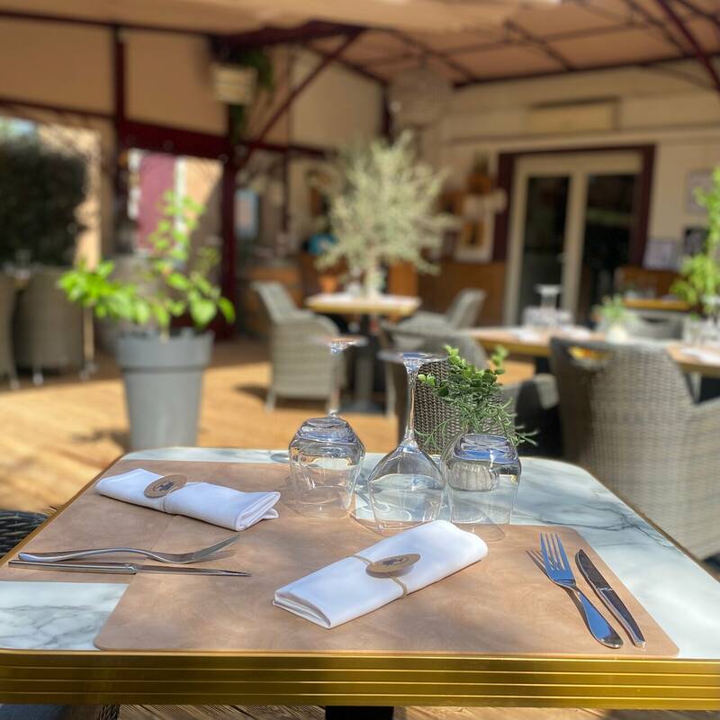 La Terrasse d'Olivier accepte les chiens à La Bastidonne