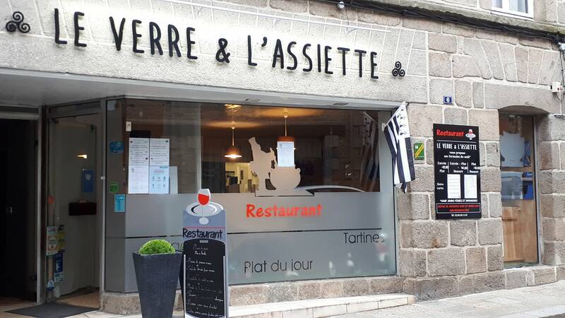 Le Verre et l'Assiette accepte les chiens à Quintin