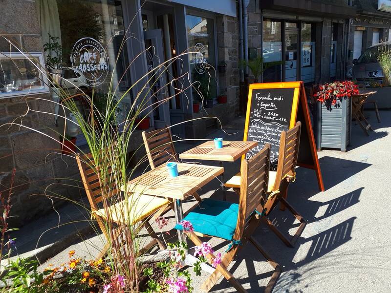 Le Cafe des Chasseurs accepte les chiens à Quintin