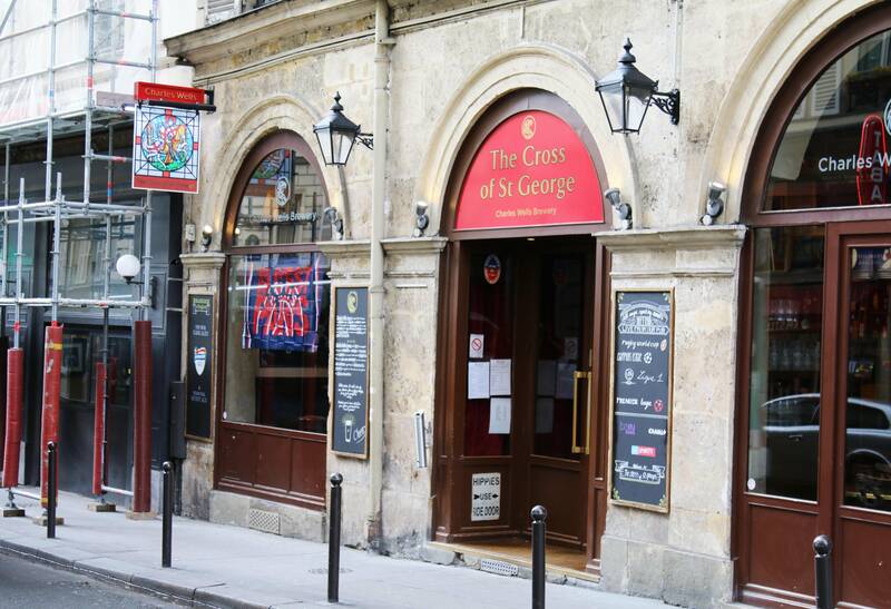 The cross of Saint George accepte les chiens à Paris