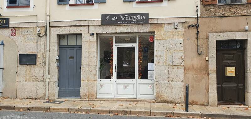 Le Vinyle accepte les chiens à Flassans-sur-Issole