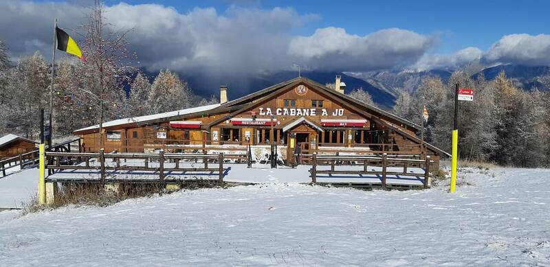la Cabane à Jo accepte les chiens à Enchastrayes