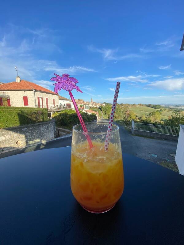 Café Cambe accepte les chiens à Castelnaud de Gratecambe