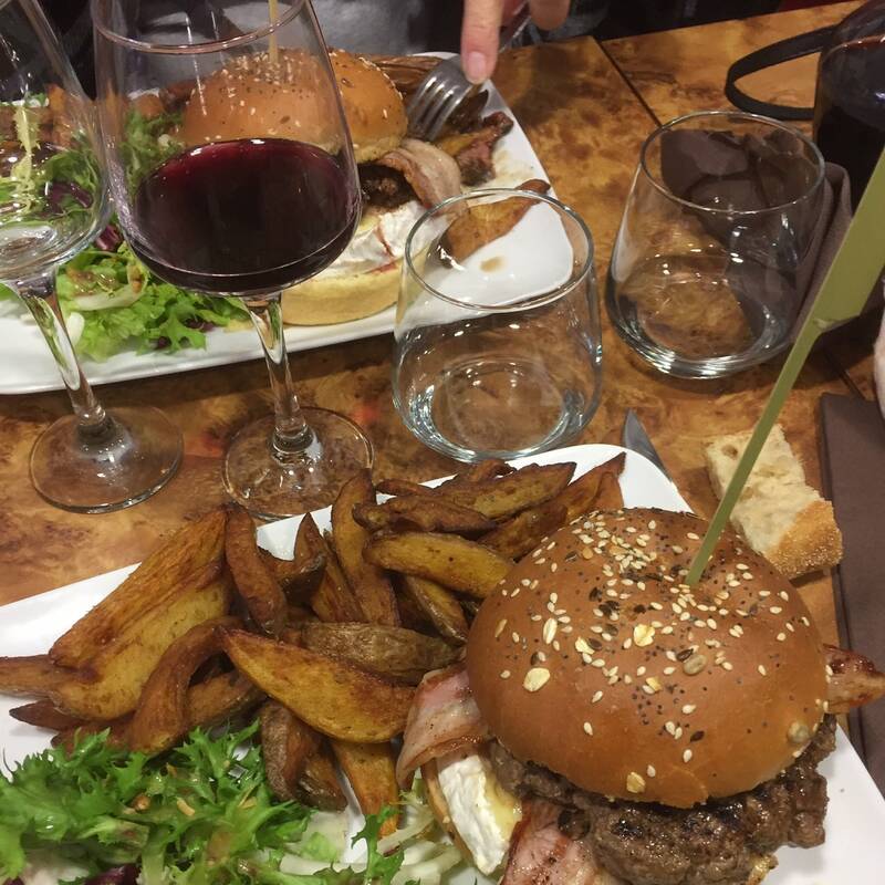 Cafe de la Poste accepte les chiens à Tours