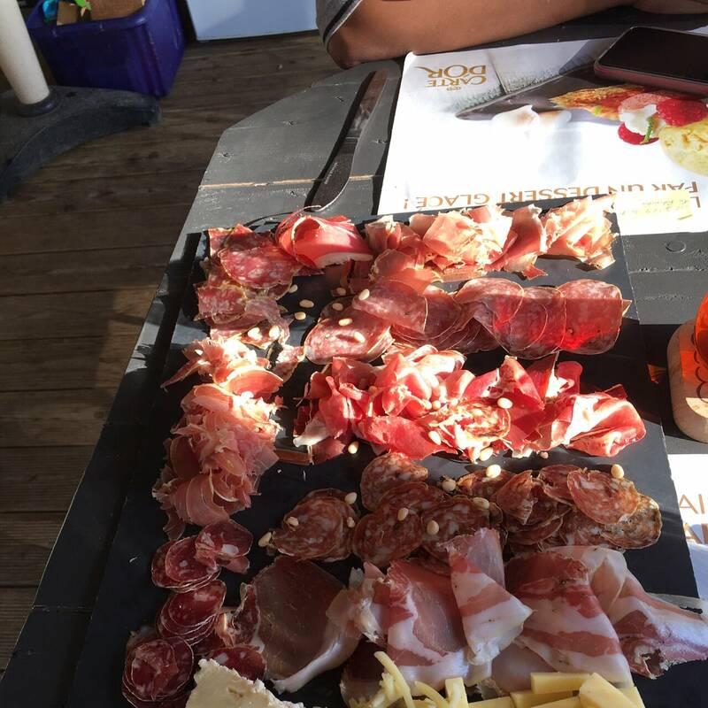 La Cabane Gourmande accepte les chiens à Pont-d'Ouilly