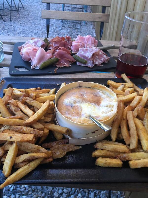 L'aincontournable accepte les chiens à Blyes