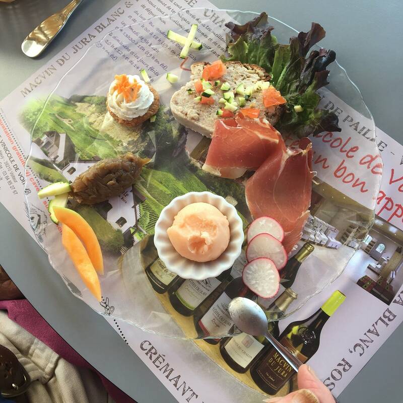 Au Petit Victorien accepte les chiens à Voiteur