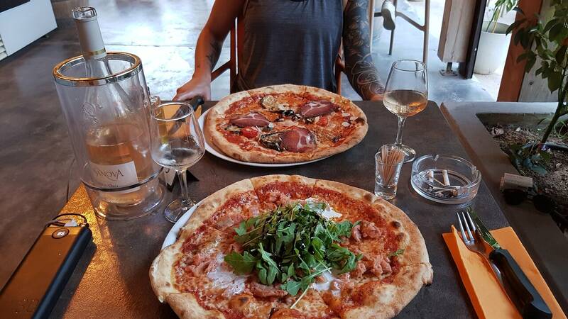 Pizzeria l'Araguina Bonifacio accepte les chiens à Bonifacio