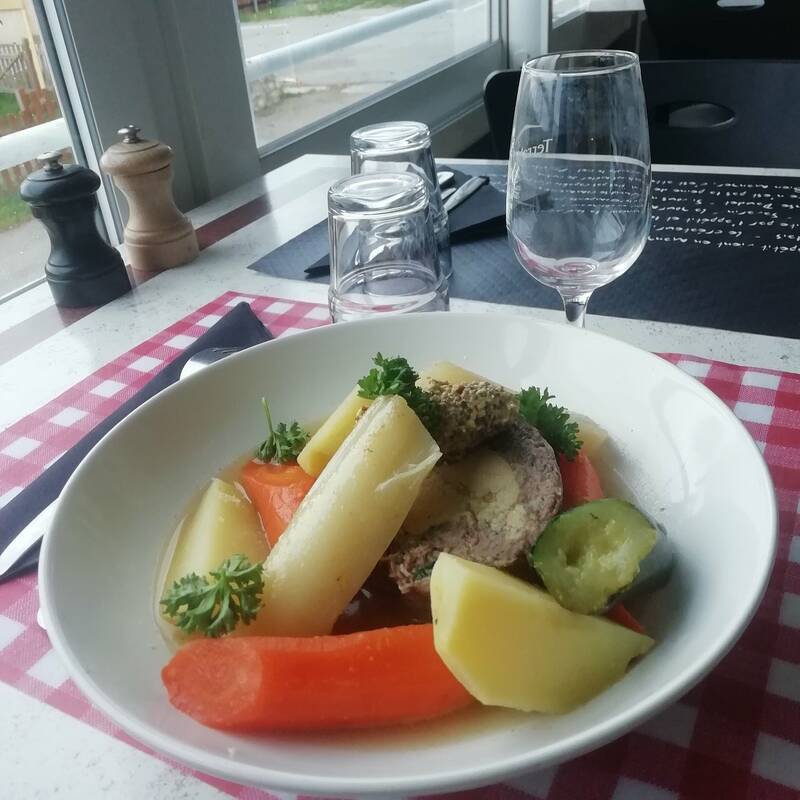 Le Bistrot de Saint Trinit accepte les chiens à Saint-Trinit