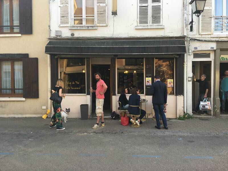 O Gout du Monde accepte les chiens à Noisy-le-Roi