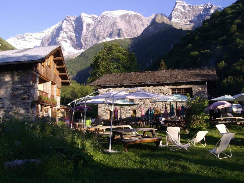 Refuge du Laisonnay accepte les chiens à Champagny-en-Vanoise