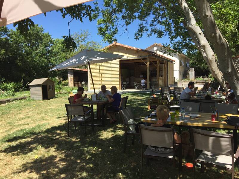 Restaurant Au Bord de L'Eau accepte les chiens à Le Mazeau