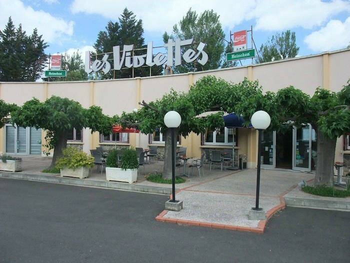 Restaurant Bar Les Violettes accepte les chiens à Deyme