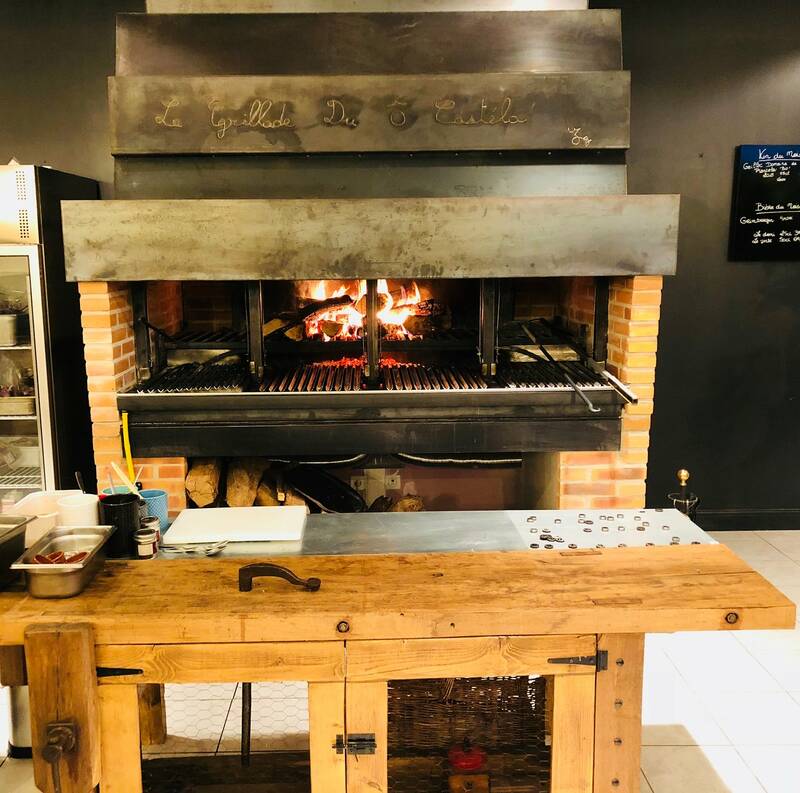 Restaurant O Castela accepte les chiens à Saint-Sulpice-la-Pointe