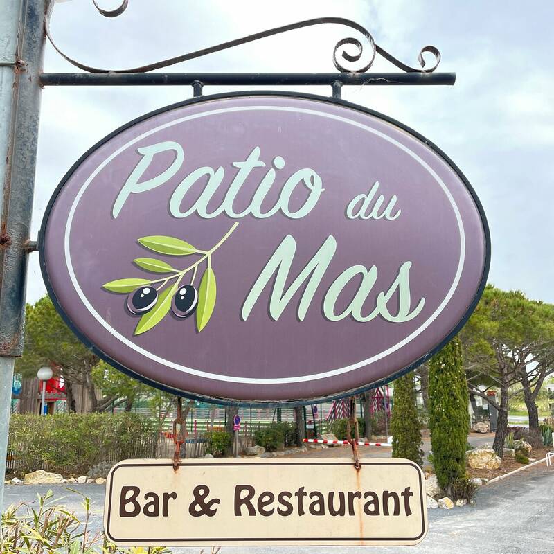 Patio Du Mas accepte les chiens à Serignan