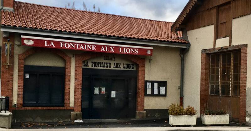 La Fontaine Aux Lions accepte les chiens à Plauzat