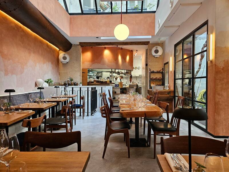 Jeanne-Aimée accepte les chiens à Paris