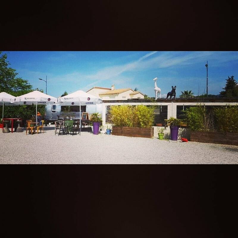 School Burger accepte les chiens à Sanary-sur-Mer