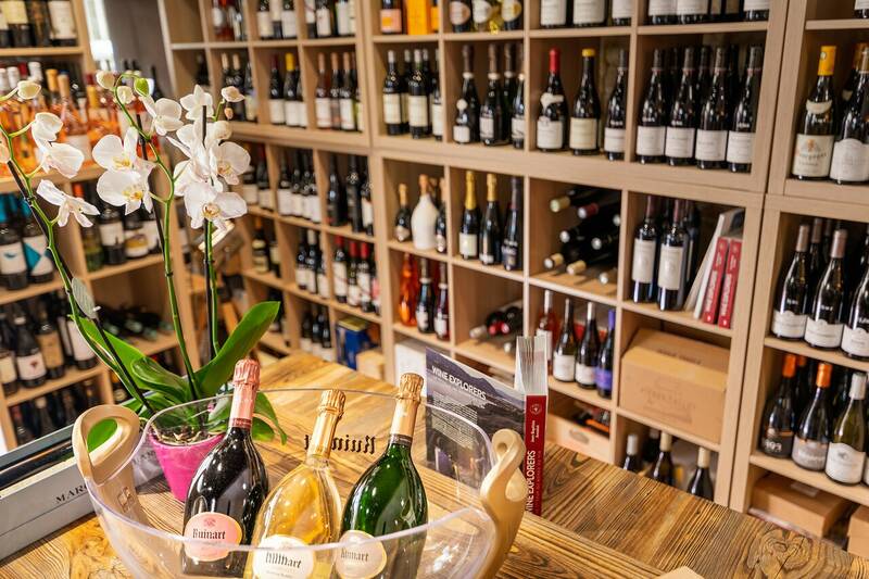 VINOBILIS Cave et Bar à Vins du Monde Périgueux accepte les chiens à Périgueux