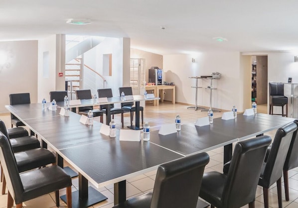 Logis Hôtel Le Chene Dore accepte les chiens à La Loupe