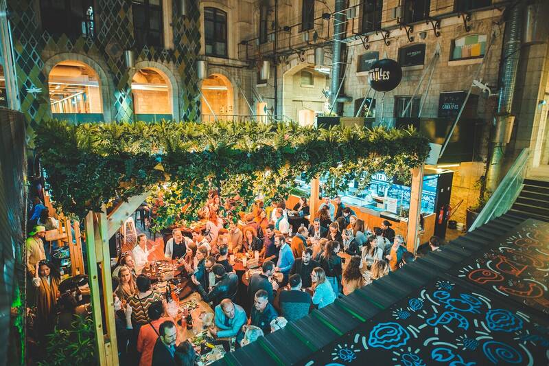 La Place Des Canailles accepte les chiens à Marseille