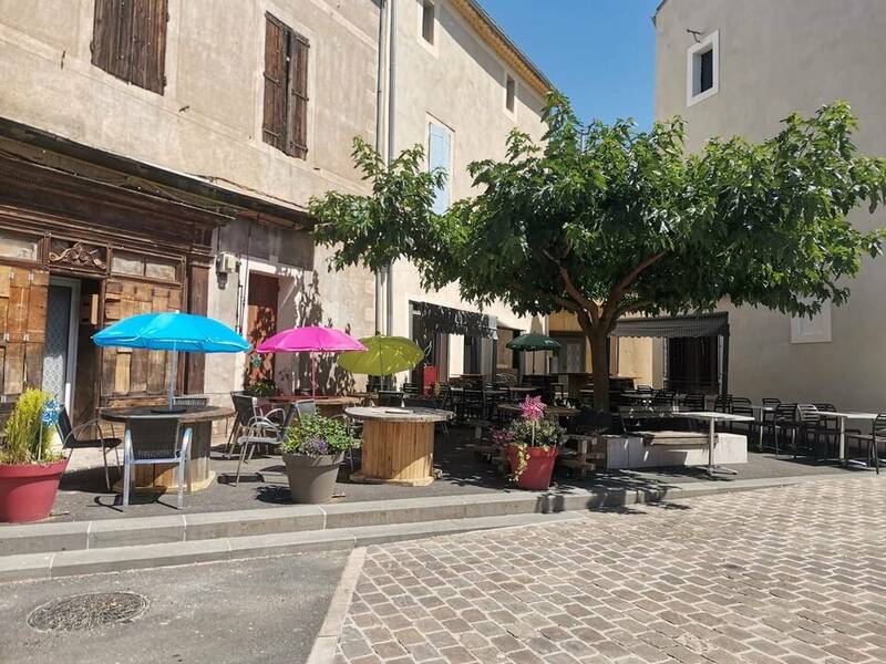 Le 10vin Café accepte les chiens à Saint-Thibery