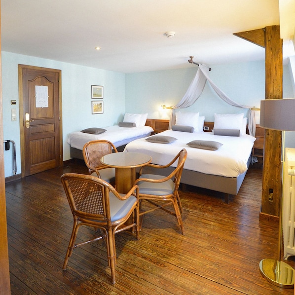 Hotel de la Poste - Relais Napoléon III accepte les chiens à Bouillon