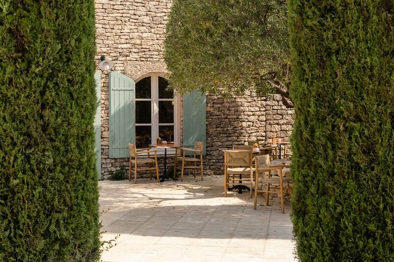 Café Capelongue accepte les chiens à Bonnieux