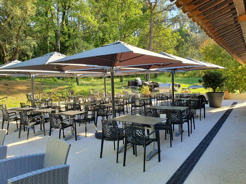 Le Resto du Golf accepte les chiens à Nans-les-Pins