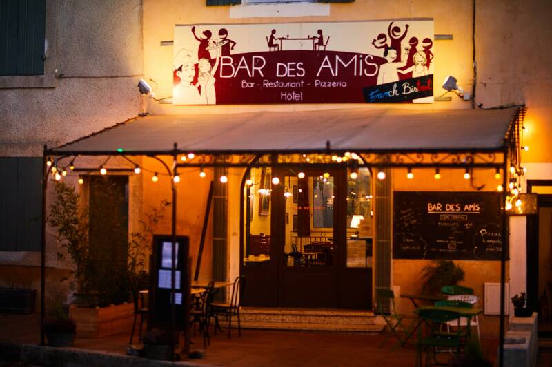 Bar des amis accepte les chiens à Villars-en-Luberon