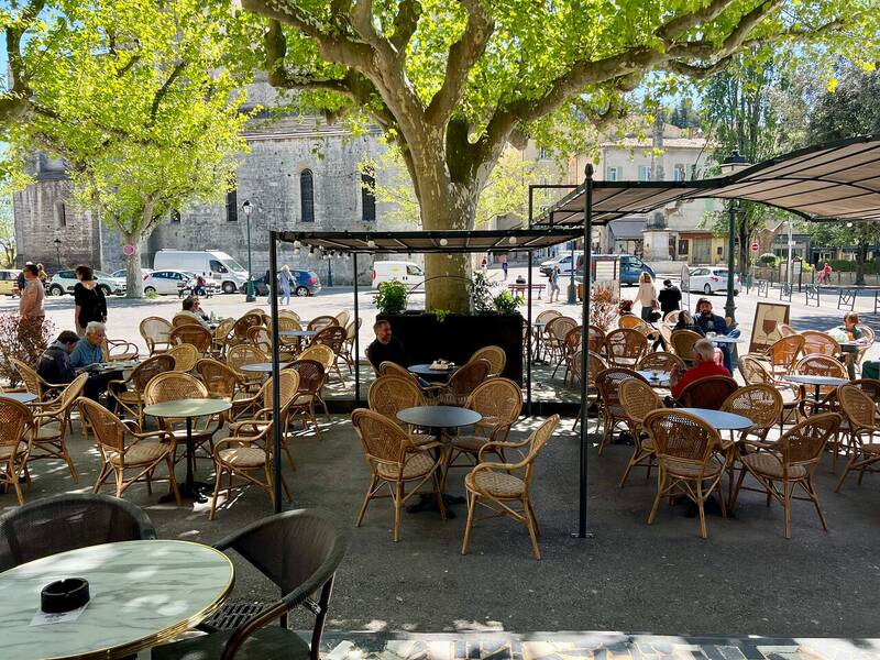 Le Café de L'Hôtel de Ville accepte les chiens à Forcalquier