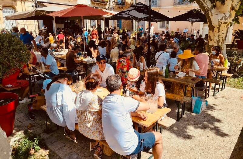 Le Petit Bistrot accepte les chiens à Saint-Jean-de-Fos