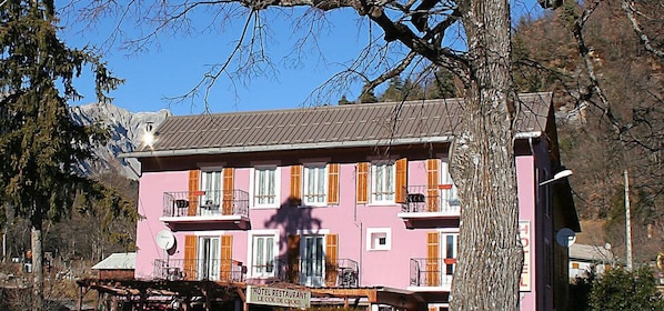 Hôtel du Col de Crous accepte les chiens à Peone