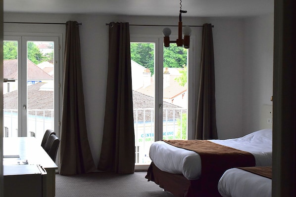 Hotel des Lauriers Roses accepte les chiens à Bourbonne-les-Bains