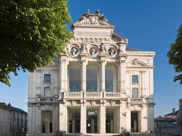 Mercure Angouleme Hotel de France accepte les chiens à Angouleme