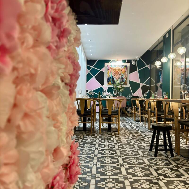 Le cochon qui fume accepte les chiens à Arles