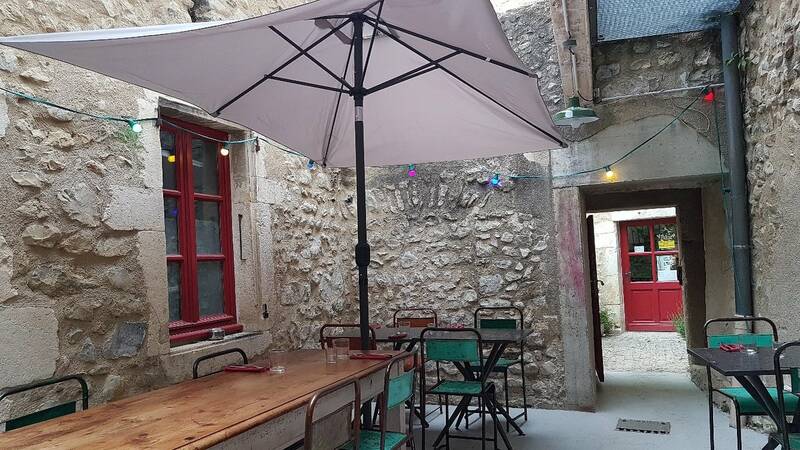 Restaurant Café Patine accepte les chiens à Mirmande