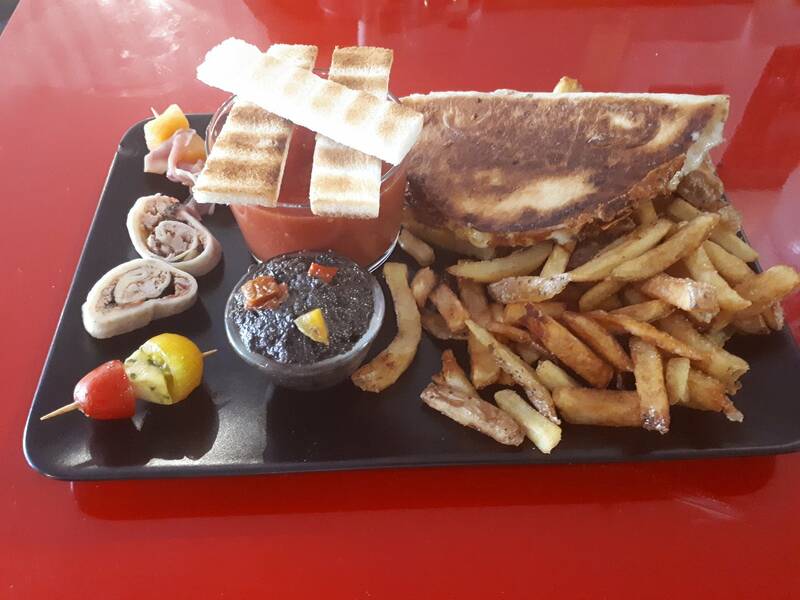 D'Ici & d'Ailleurs Mont de Marsan accepte les chiens à Mont-de-Marsan