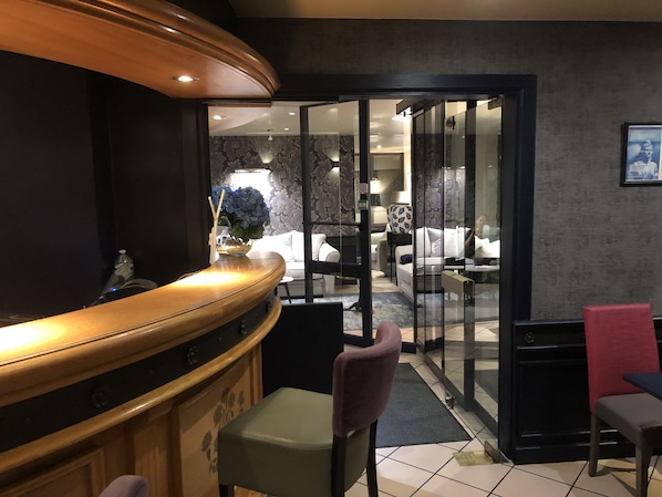 Hotel des Voyageurs accepte les chiens à Le Rouget-Pers