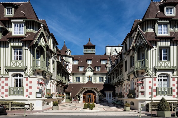 Hôtel Barrière Le Normandy Deauville accepte les chiens à Deauville