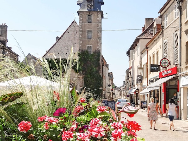 ibis budget Nuits Saint Georges accepte les chiens à Rond-point de l'Europe