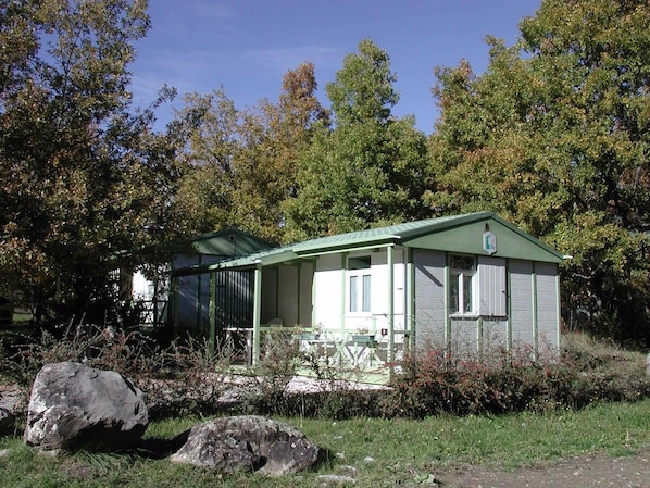 Camping les Bonnets accepte les chiens à Neffes