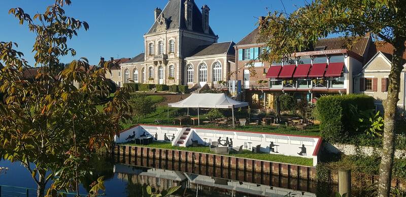 Au Fil De L'eau accepte les chiens à Long