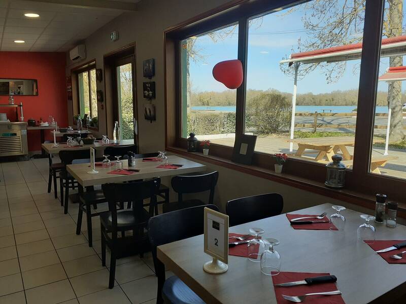 Lerestô Des Lacs accepte les chiens à Peyssies