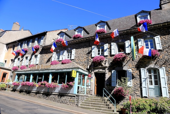 Hotel Ecu de France accepte les chiens à Mauriac