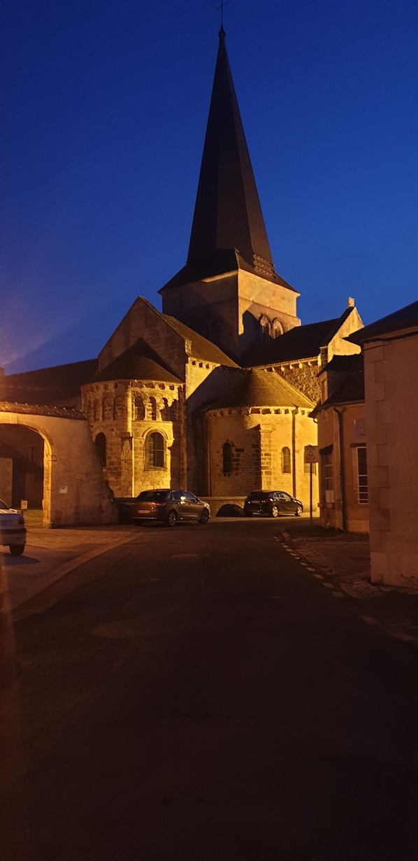 Hôtel de l'Ecu accepte les chiens à Saint-Amand-Montrond